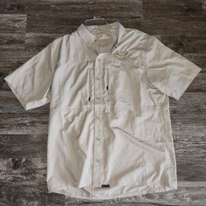 LOS CAZADORES EMBROIDERED PNUMA OUTDOORS SHORT SLEEVE SHOOTER SHIRT DRIED HERB